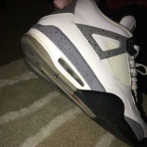 Jordan retro 4 white cement